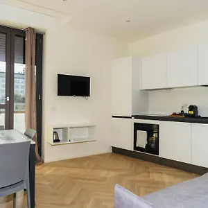 https://sky-view-porta-nuova-appartamento-7-con-terrazzo.it-lombardy.com